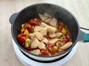 下入粽子块炒匀