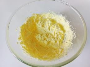 打蛋器搅拌均匀。