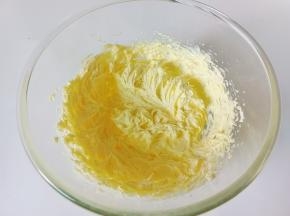 打蛋器搅拌均匀。