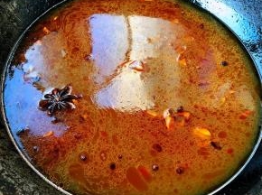 添加适量清水大火烧起来