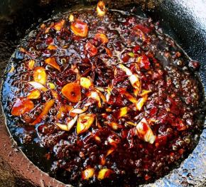 所有的调味料炒匀炒出红油炒出香味