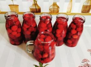 装入无油无水的干净玻璃瓶中！