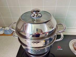 盖上盖子蒸制45分钟。花蛤蒸五分钟即可拿出来。