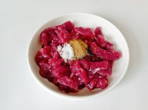 加入13香拌均匀。