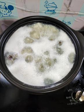 大火煮开！（边煮边搅拌，以免米粘在砂锅底部）