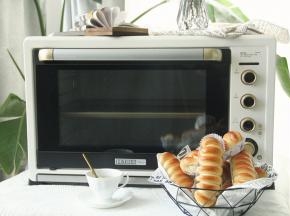 16、烤完取出冷凉，密封打包。趁热吃，带拉丝。密封第二天吃，照样松软可口哦！