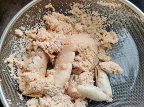 捞出沥干水分备用！