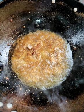 放入适量的开水或者啤酒都可以！