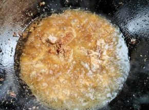 放入适量的开水或者啤酒都可以！