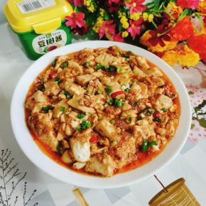 装盘！撒上适量的葱花点缀一下即可！