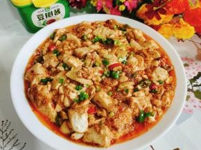 装盘！撒上适量的葱花点缀一下即可！