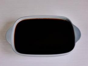 倒入碗中凉后冷藏至凝固。