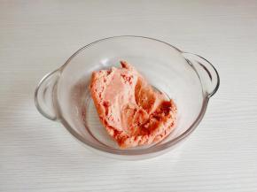 翻拌均匀至无干粉。