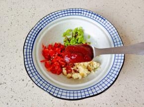 加辣椒酱一勺。