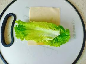 豆皮加上生菜。