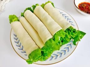 吃的时候蘸料汁食用。