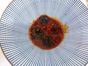 加入醋，白糖，蚝油，红油辣椒