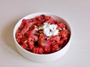 牛肉中+盐+料酒＋1勺生抽+淀粉+油。