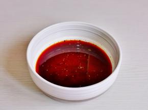 半碗水搅拌均匀。