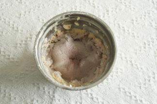 可可面糊同样操作到加好蛋液，打成顺滑黄油糊，筛入低粉+可可粉+玉米淀粉。