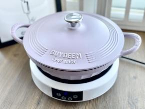 焖焗锅盖好盖子，用中小火炖煮30分钟