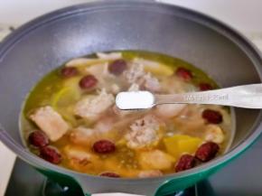 按个人口味加入盐。