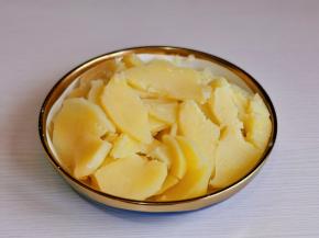 取出趁热压成土豆泥。