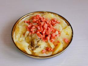 加入切好的火腿丁。