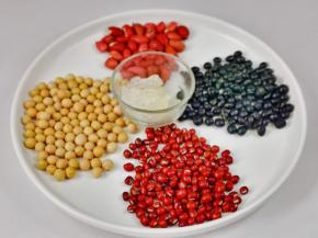 花生黑红豆浆。