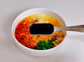 加入两勺生抽。