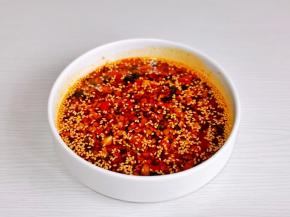 搅拌均匀，这样万能酱汁就做好啦！蘸什么都好吃。