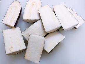 改刀切成大段，在从中间切开