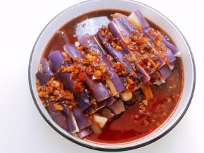 淋上调好的酱汁即可