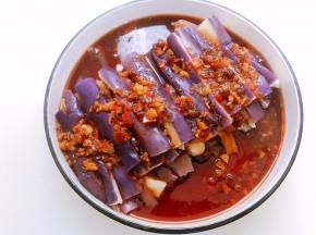 淋上调好的酱汁即可