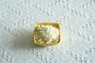 搓成小颗粒状态，酥粒冷藏备用。