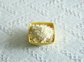 搓成小颗粒状态，酥粒冷藏备用。