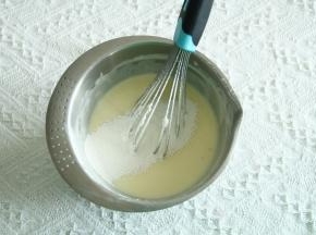 筛入低粉混匀。混合手法不作要求。