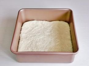 放烤盘中用手压平整。（用擀面杖擀也可以）