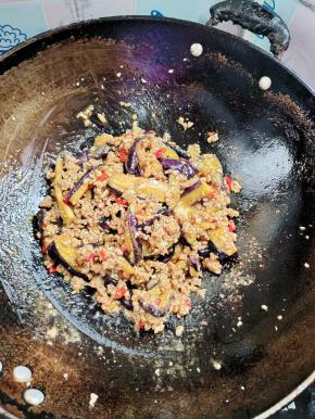 炒到粘稠，关火备用！