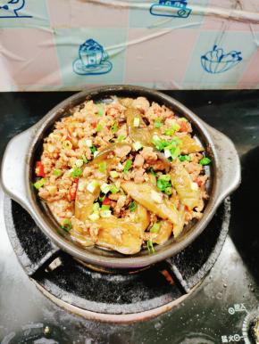 撒上适量的葱花即可开吃！