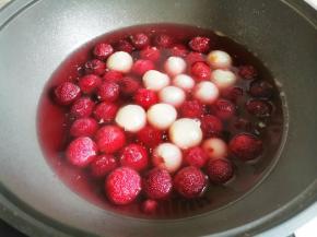 再加入荔枝煮1分钟。
