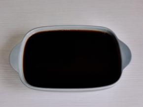 倒入碗中凉后冷藏至凝固。