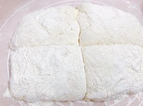 用刮板分成4份