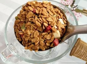 取两大勺水果燕麦片！