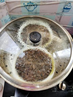 大火蒸25分钟左右即可！也可以放入微波炉中，高火加热5分钟！