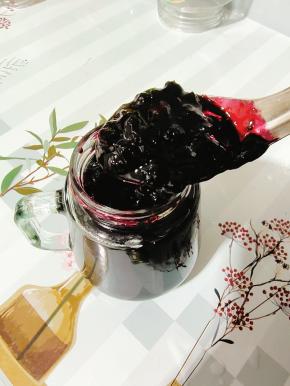 装进无油无水的密封罐中！