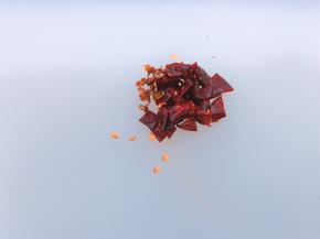 干辣椒切成小段