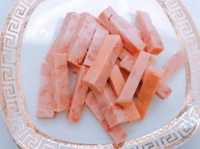 午餐肉切成粗条