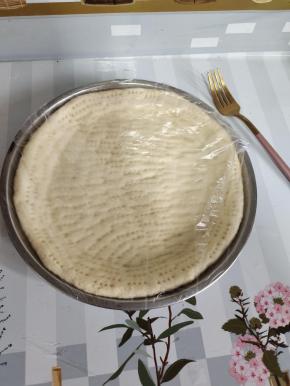 盖上保鲜膜发酵10分钟！（这个时候可以把烤箱上下火200度预热10分钟！）