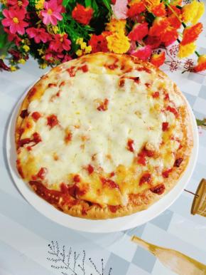 烤好的披萨真的满屋飘香！太诱人了！